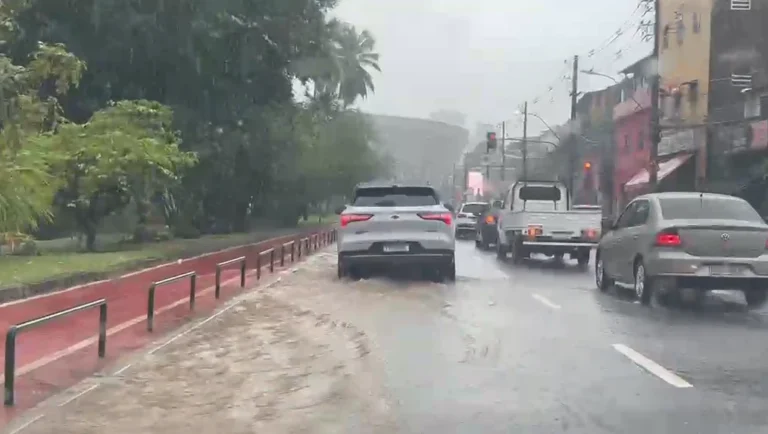 Salvador entra em alerta após acumulado acima de 80 mm em três dias