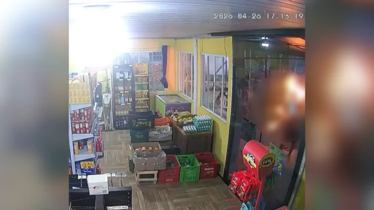 Vídeo: homem despeja combustível e ateia fogo em vereador no Paraná