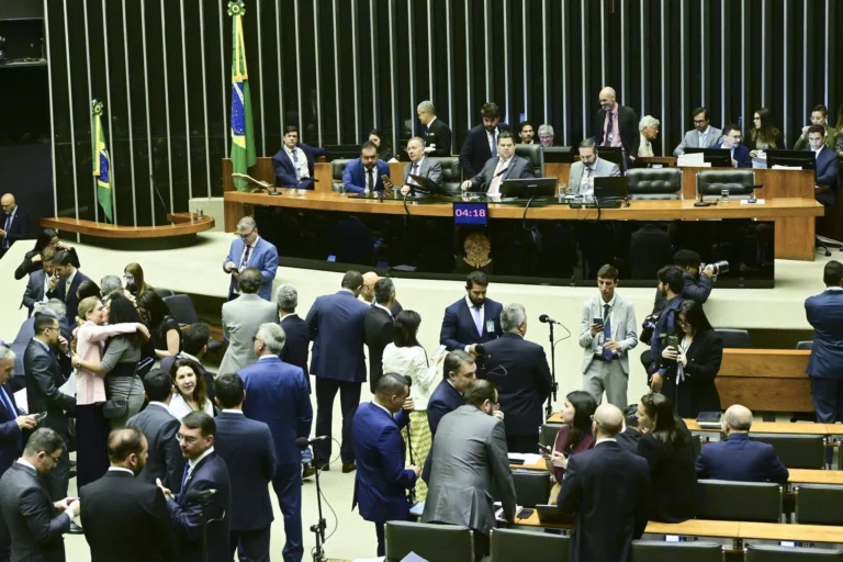 Escala 6×1: entenda as diferenças entre os textos do Congresso e governo