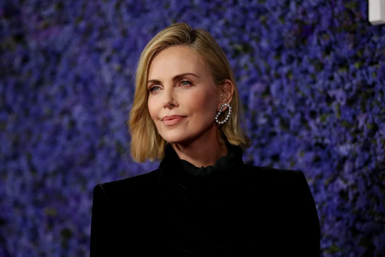 Charlize Theron diz que não quer mais dividir casa com parceiros