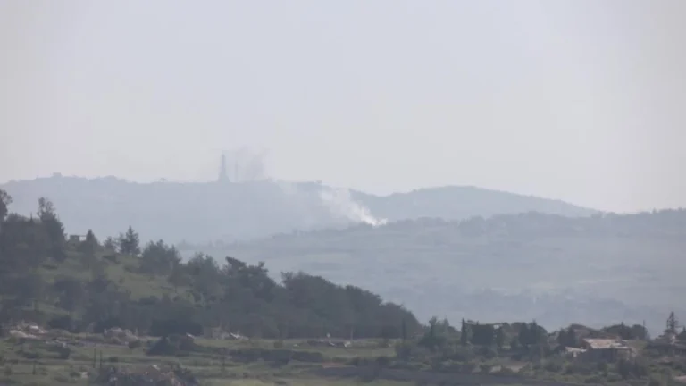 Israel mata ao menos oito no Líbano em nova troca de ataques com Hezbollah