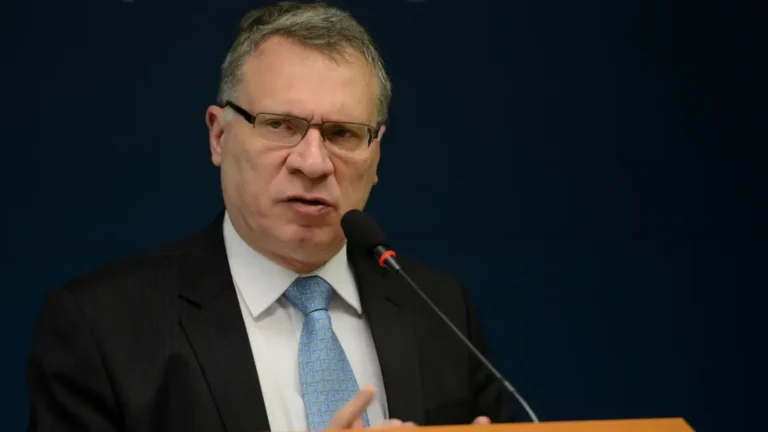 Ex-ministro da Justiça Eugênio Aragão irá compor defesa de ex-BRB
