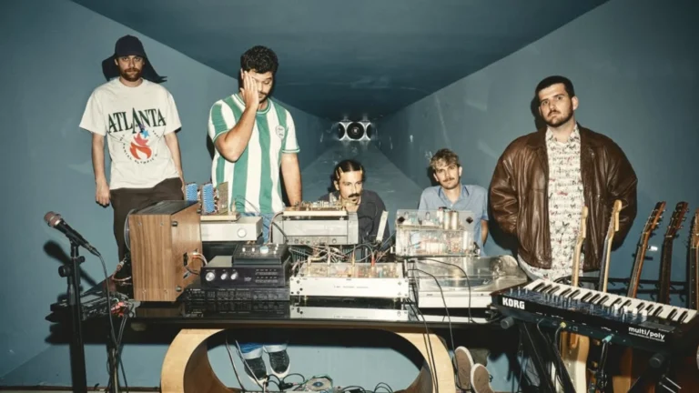 Jovem Dionísio se inspira em produção à la Beatles e lança álbum “Migalhas”