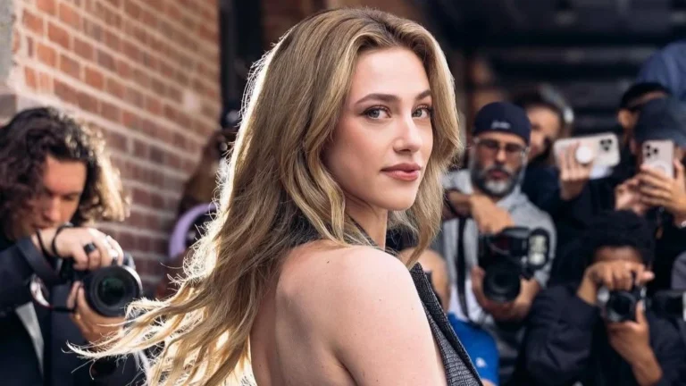Lili Reinhart relata pedido ofensivo de diretor: “Encolha a barriga”