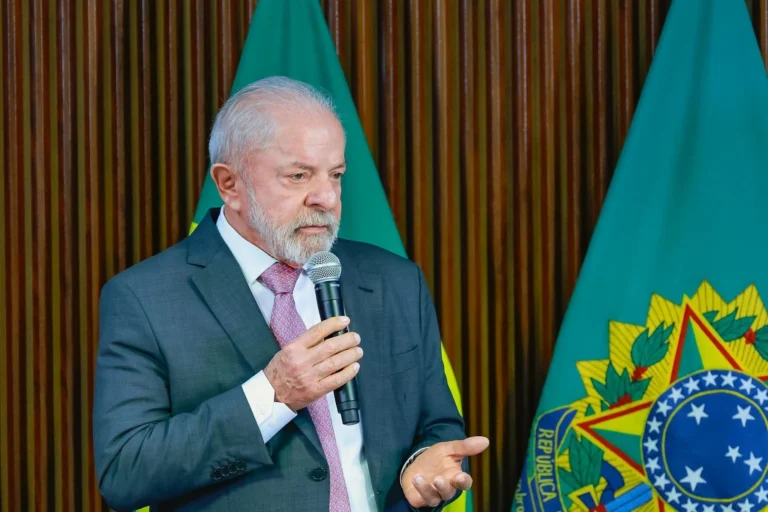 Lula elogia estudantes do Ceará e brinca: “Não é só cabeça grande”