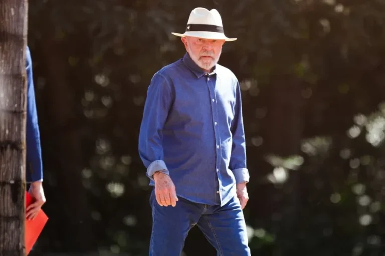 Lula recebe alta após ser submetido a 2 procedimentos médicos em SP