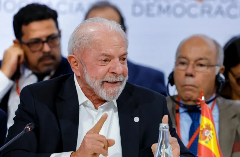 Lula retorna ao Brasil em meio a impasse com os EUA sobre caso Ramagem