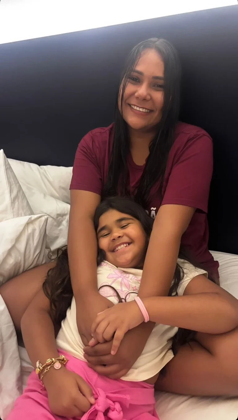 Chaiany chora ao reencontrar filha pela primeira vez após BBB 26: Só isso que eu precisava