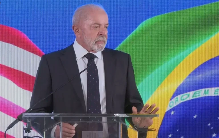 Lula chama Eduardo Bolsonaro de “fujão” e critica desinformação sobre Covid
