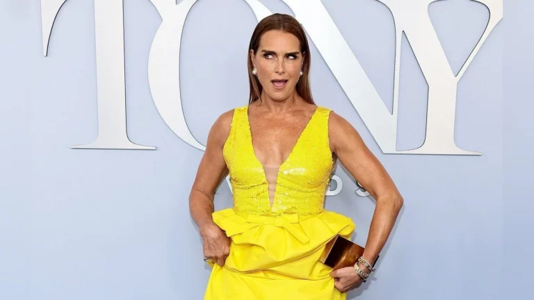 Brooke Shields detona indústria da beleza: “Me sinto mais sexy agora”