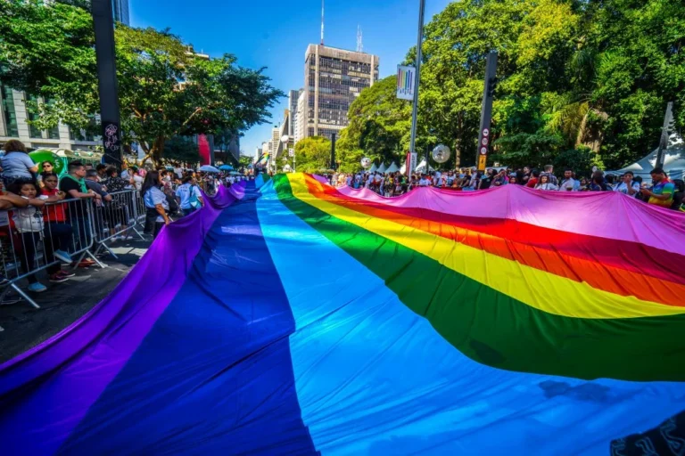 Câmara de SP avança projeto que proíbe Parada LGBT+ na Avenida Paulista