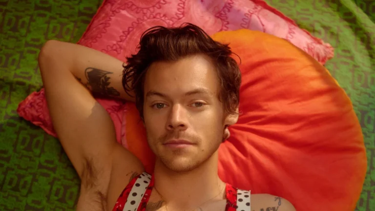 Harry Styles revela música que tocava quando perdeu a virgindade