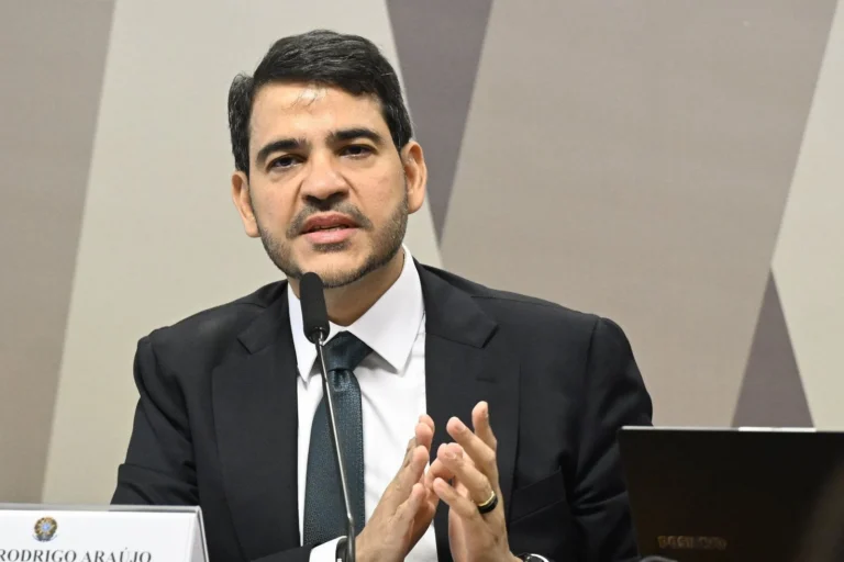 Após rejeição no Senado, Messias sai de férias nesta quarta