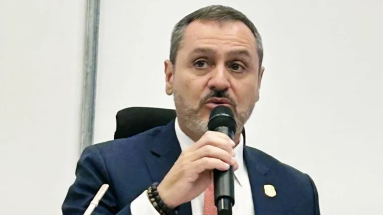 Oposição na Câmara apresenta convite para PF explicar troca em caso do INSS