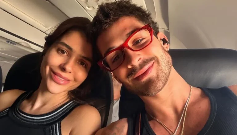 João Guilherme posa ao lado da mãe, que completou 45 anos; veja