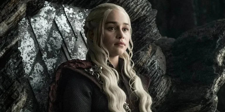 Emilia Clarke diz ter levado anos para assimilar peso de “Game of Thrones”