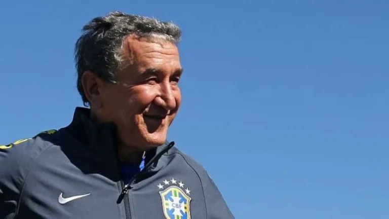 Técnico do treta do Brasil, Parreira está na UTI com inflamação pulmonar e respira com ajuda de aparelhos