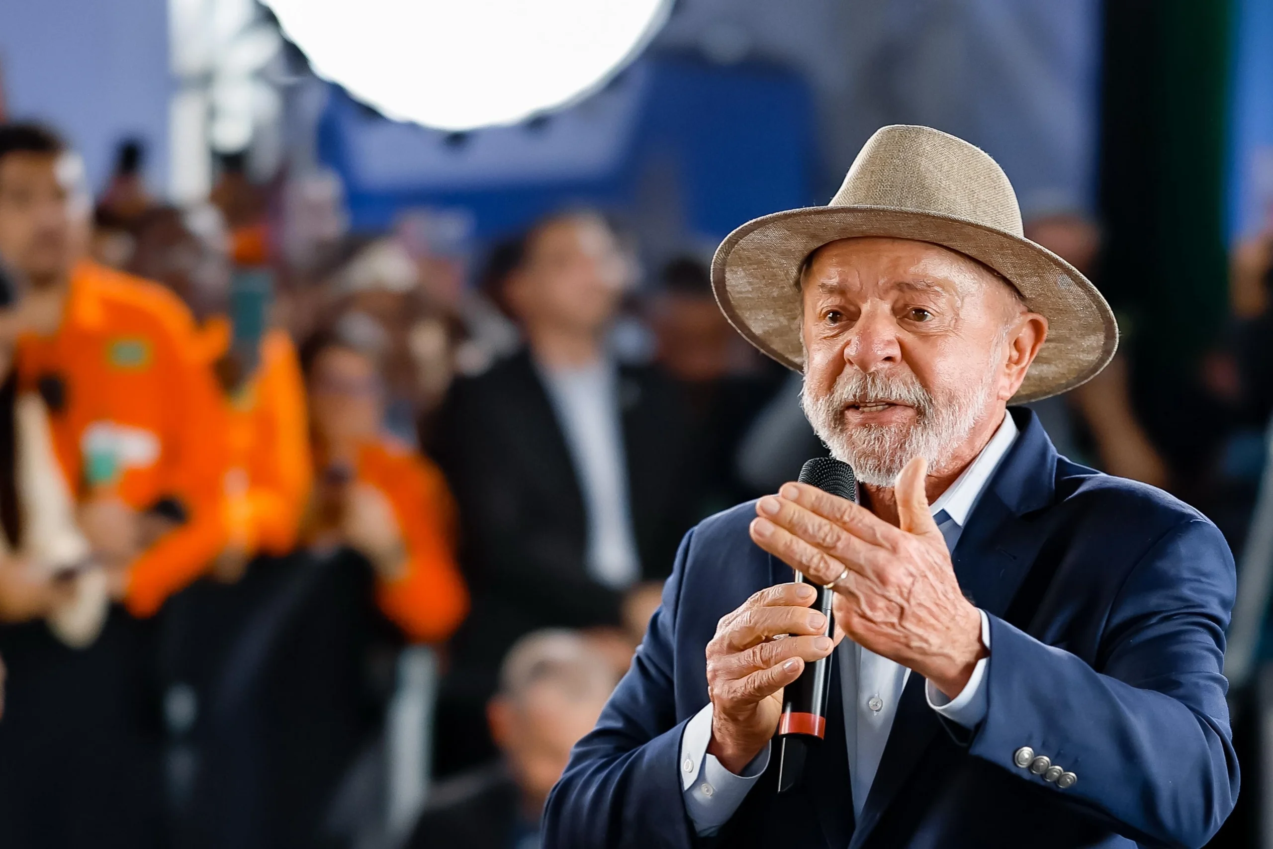 Futura/Apex: 49,6% aprovam Lula; 47,7% desaprovam presidente
