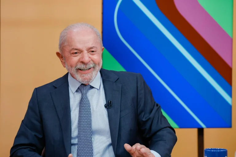 Lula visita Minas em meio a impasse sobre palanque no estado