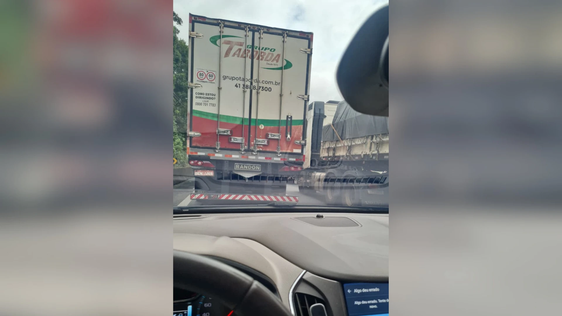 Engavetamento entre quatro carretas e um carro causa 8km de fila em SP