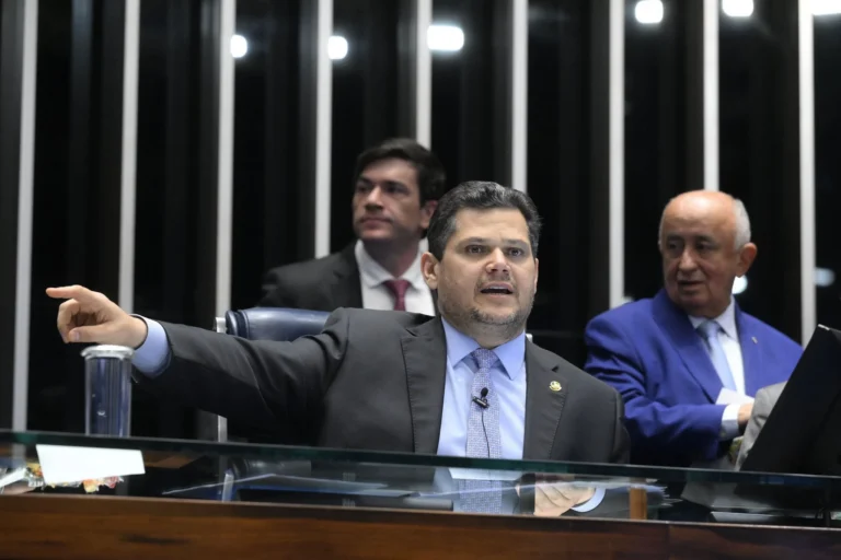 Alcolumbre pede cautela sobre propostas que impactam contas públicas