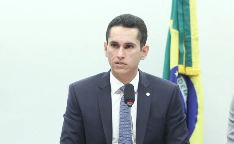 Comissão de Orçamento é instalada e Domingos Neto é eleito presidente