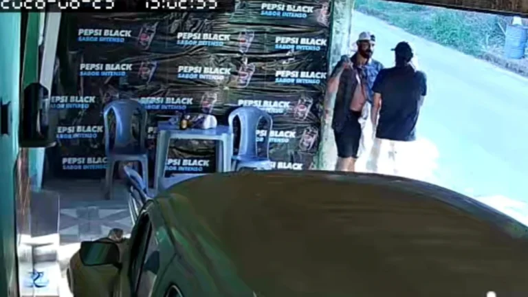 Homem mata quatro pessoas a facadas e morre em confronto com a PM em MG