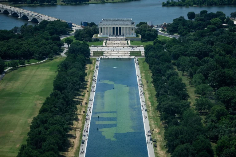 Sem provas, Trump alega que espelho d’água em Washington foi vandalizado