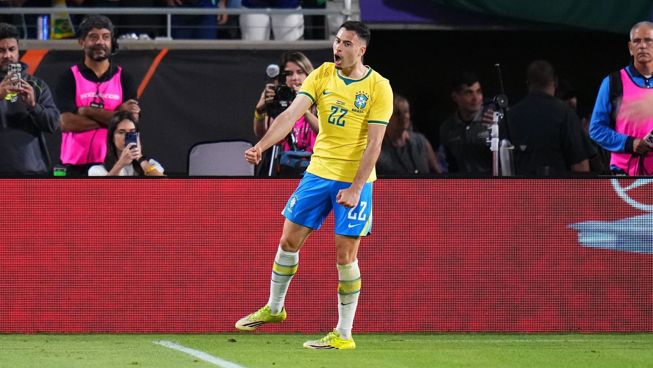 Martinelli se oferece para vaga de Raphinha: 