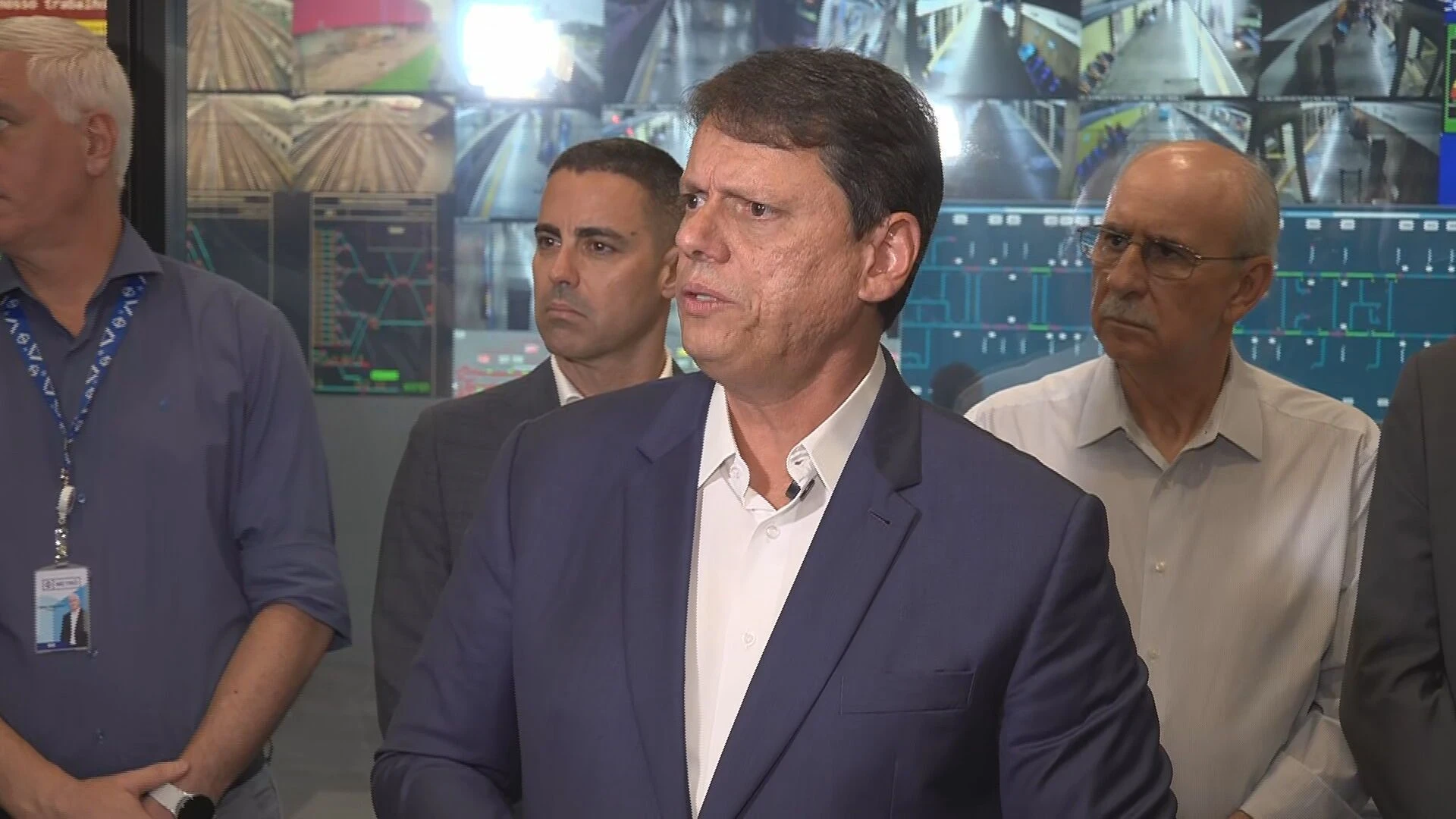 Tarcísio pede desculpas à população por roubos de celulares em SP