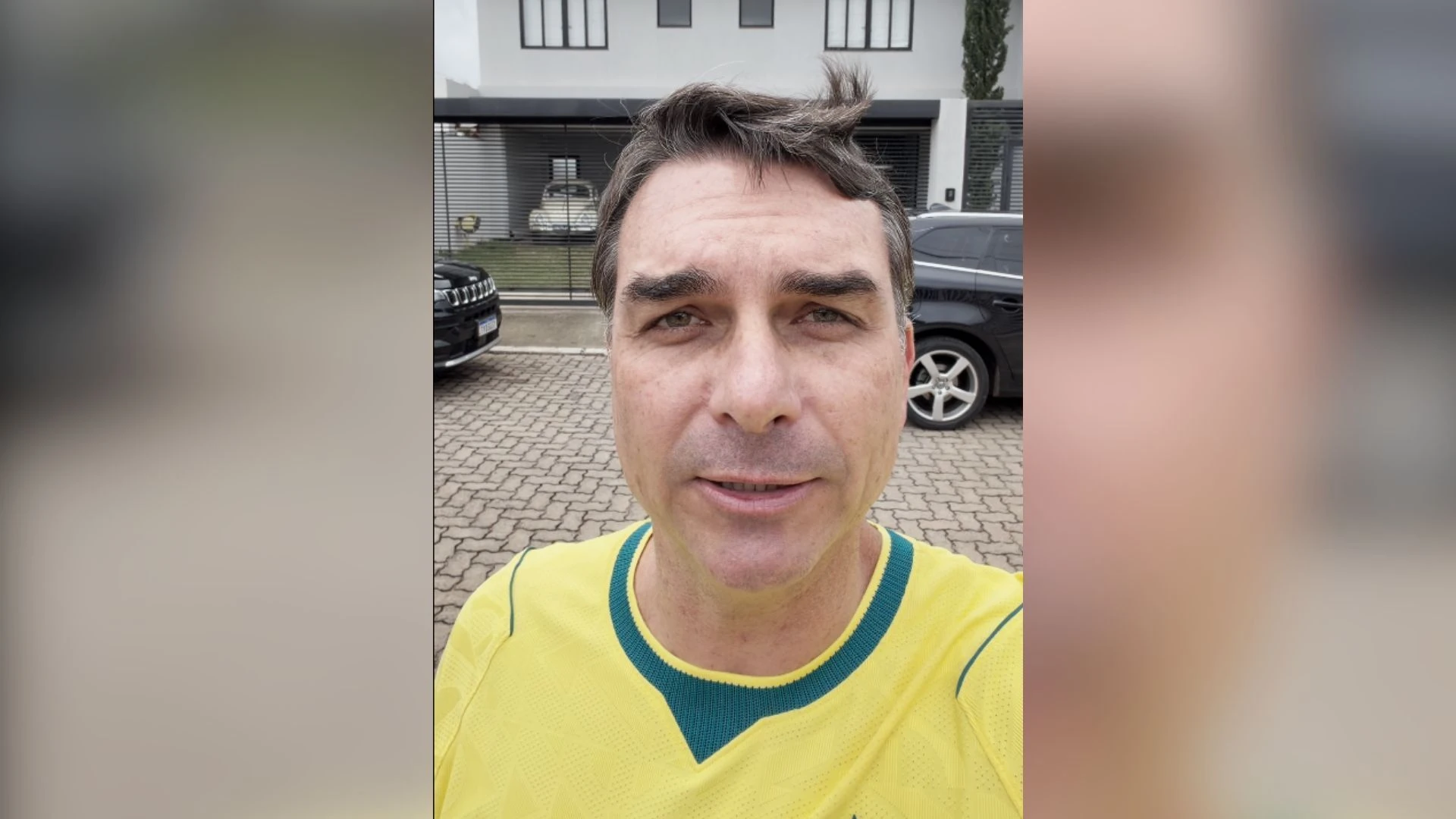 Flávio visita Bolsonaro e lamenta não poder assistir jogo do Brasil com pai