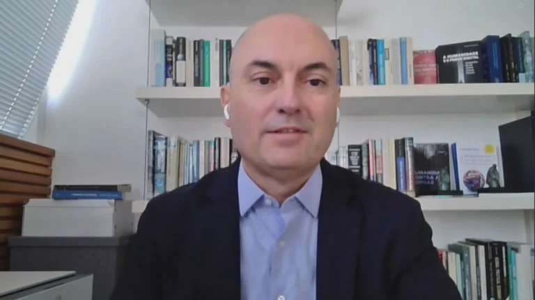 Brecha em decreto de big techs pode tornar opinião crime, diz especialista