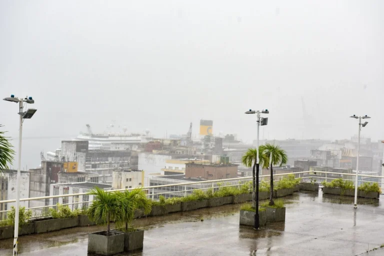 Salvador deve ter semana com chuvas e céu parcialmente nublado