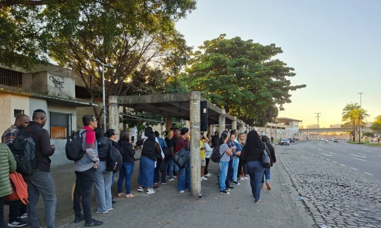 Greve afeta circulação de ônibus no RJ; veículos são vandalizados
