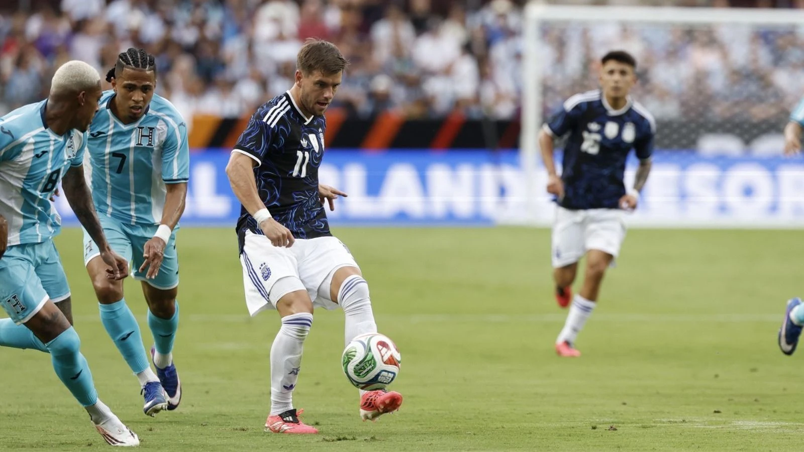 Sem Messi, Argentina poupa titulares e vence Honduras em amistoso pré-Copa