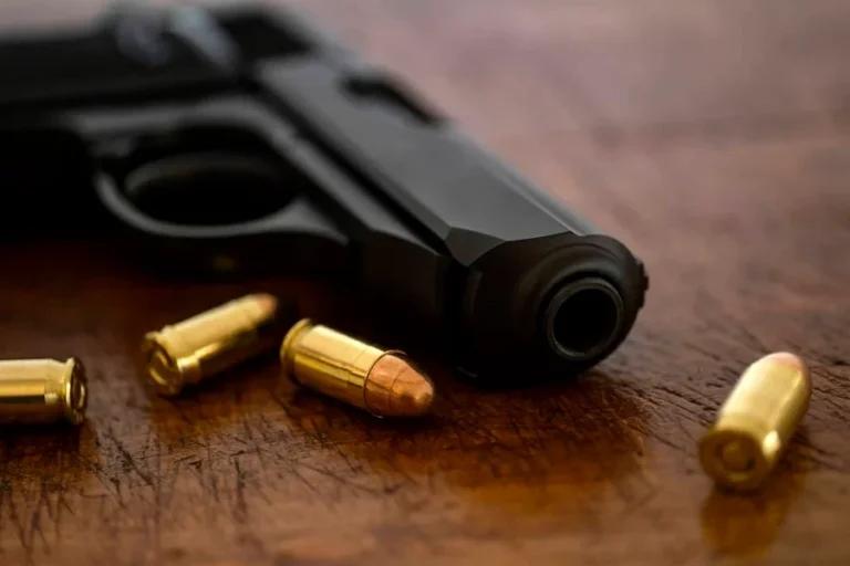 Homem é preso após tentar matar mulher a tiros e arma falhar