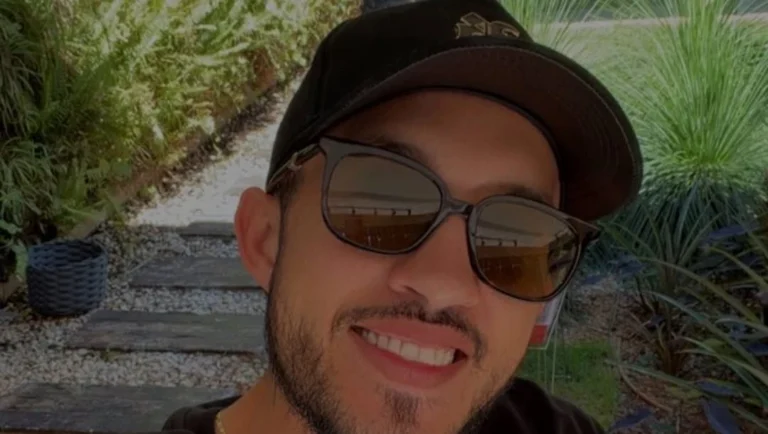 Cantor Grelo revela origem do nome e cogita mudança: “Sou muito família”