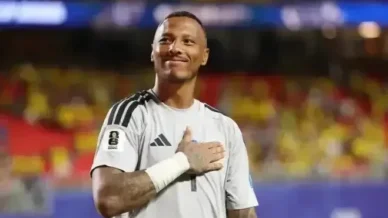 Goleiro de Curaçao ganha um milhão de seguidores após brilhar na Copa