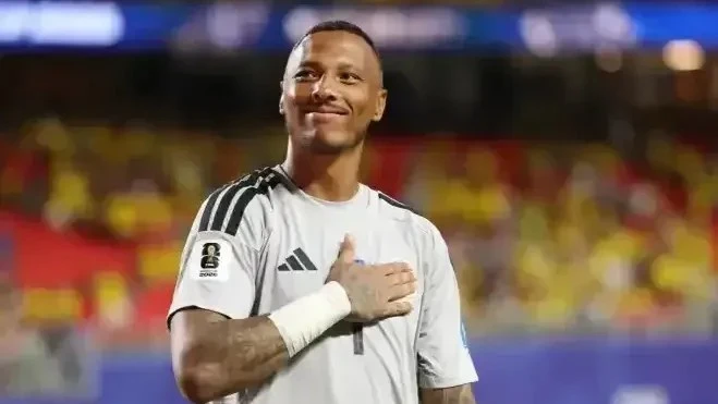 Goleiro de Curaçao ganha um milhão de seguidores após brilhar na Copa