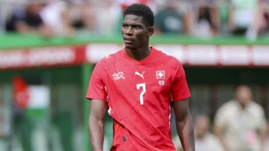 Após problema no visto, Embolo é liberado e reforçará a Suíça na Copa