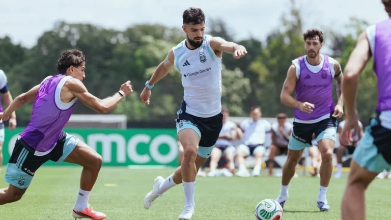 Com descanso aos titulares, Flaco López pode estrear na Copa pela Argentina