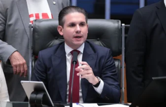 Hugo espera votação dos PLs da misoginia e fim da 6x1 nesta semana