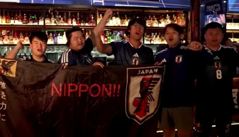 “Esporte é esporte”: torcedores chineses apoiam o Japão na Copa do Mundo