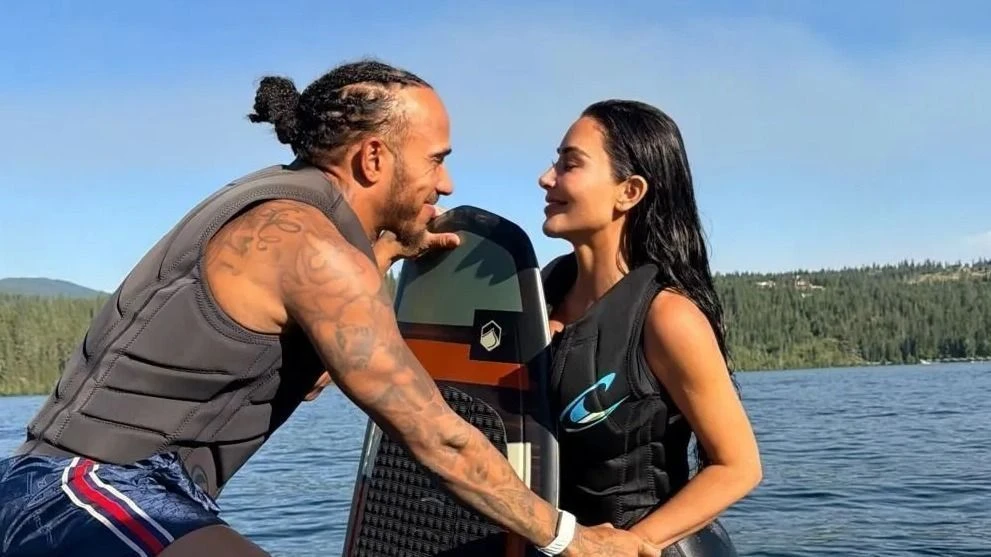 Lewis Hamilton compartilha cliques apaixonados com Kim Kardashian