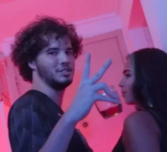 Filho de Alexandre Borges e Julia Lemmertz lança clipe como rapper