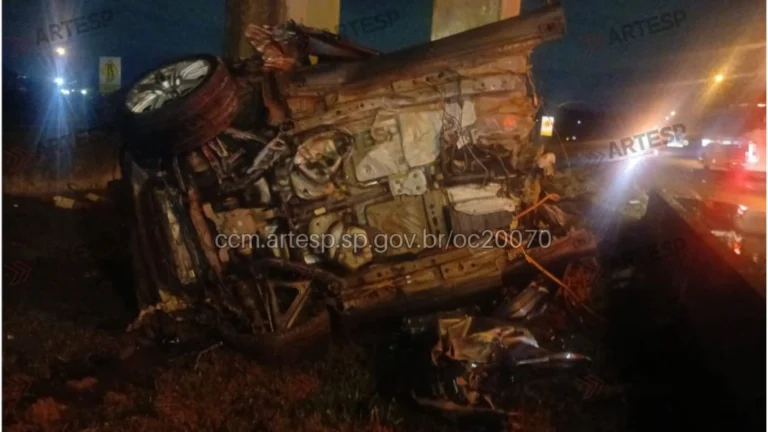 Motorista de Porsche morre após bater em mureta na Imigrantes, em SP