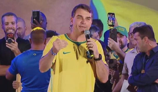 OAB prepara defesa de Flávio Bolsonaro após decisão de Moraes