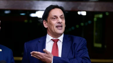 Moraes pede que PGR se manifeste sobre conteúdo achado em celular de Wassef
