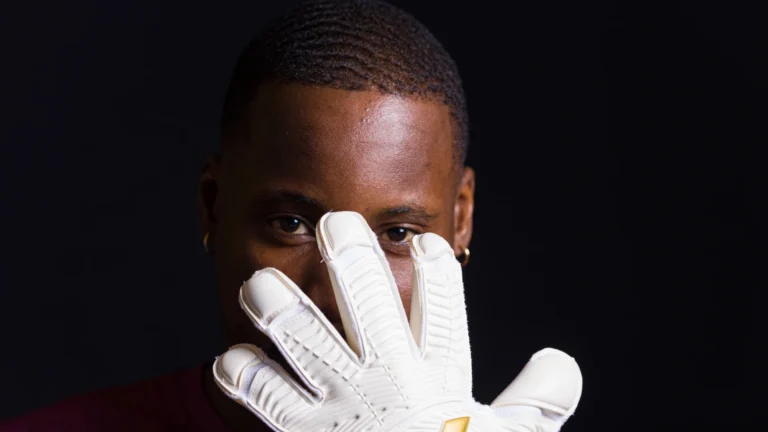 Conheça Lionel Mpasi, goleiro do RD Congo que parou Inglaterra no 1º tempo