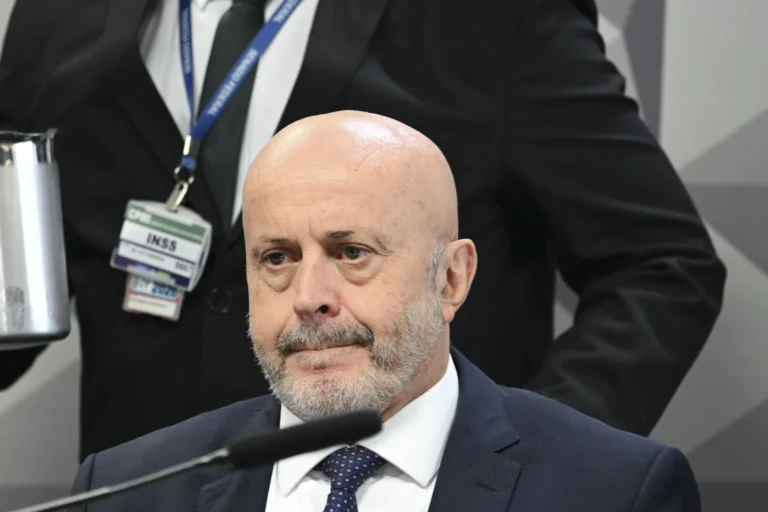 Entorno de Careca vê motivação política em operação
